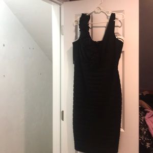 Xscape woman - the perfect little black dress!